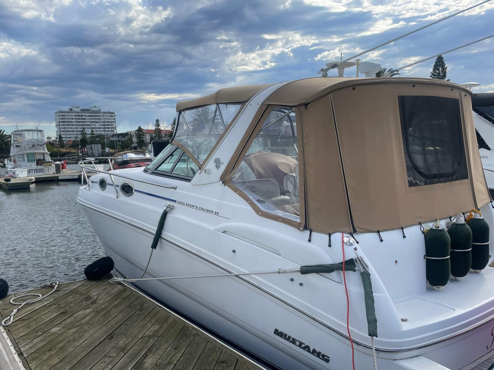 Mustang 3200SE Sportscruiser