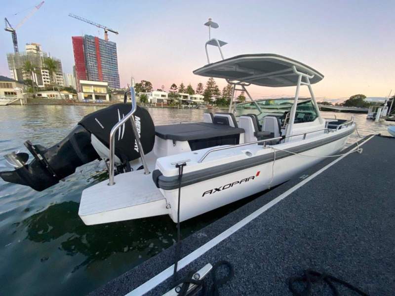 Axopar 28 T-Top Aft cabin