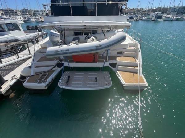 Leopard Catamarans 51 Powercat Flybridge OWNERS VERSION
