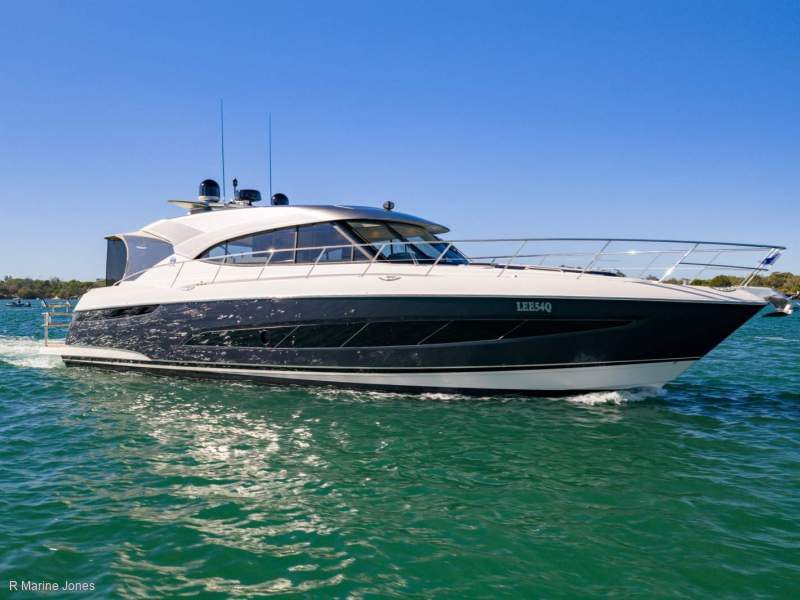 Riviera 5400 Sport Yacht Platinum Edition