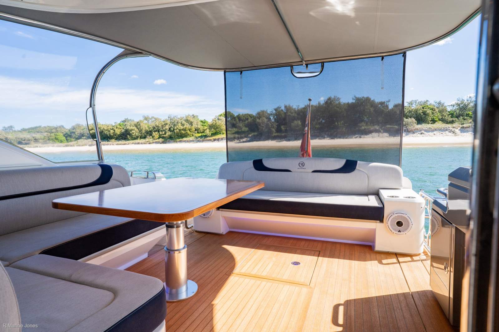 Riviera 5400 Sport Yacht Platinum Edition