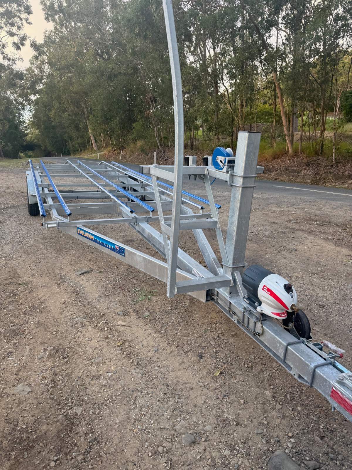 TRI HULL 26 FT TRAILER