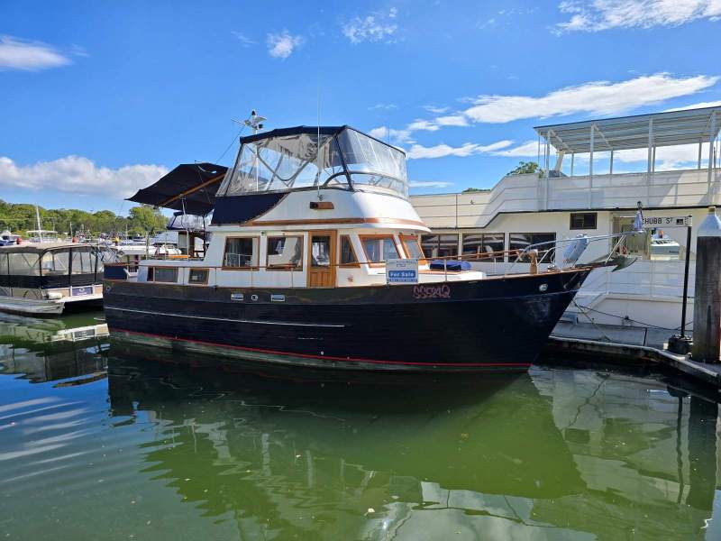 Gold Island 40 Sundeck
