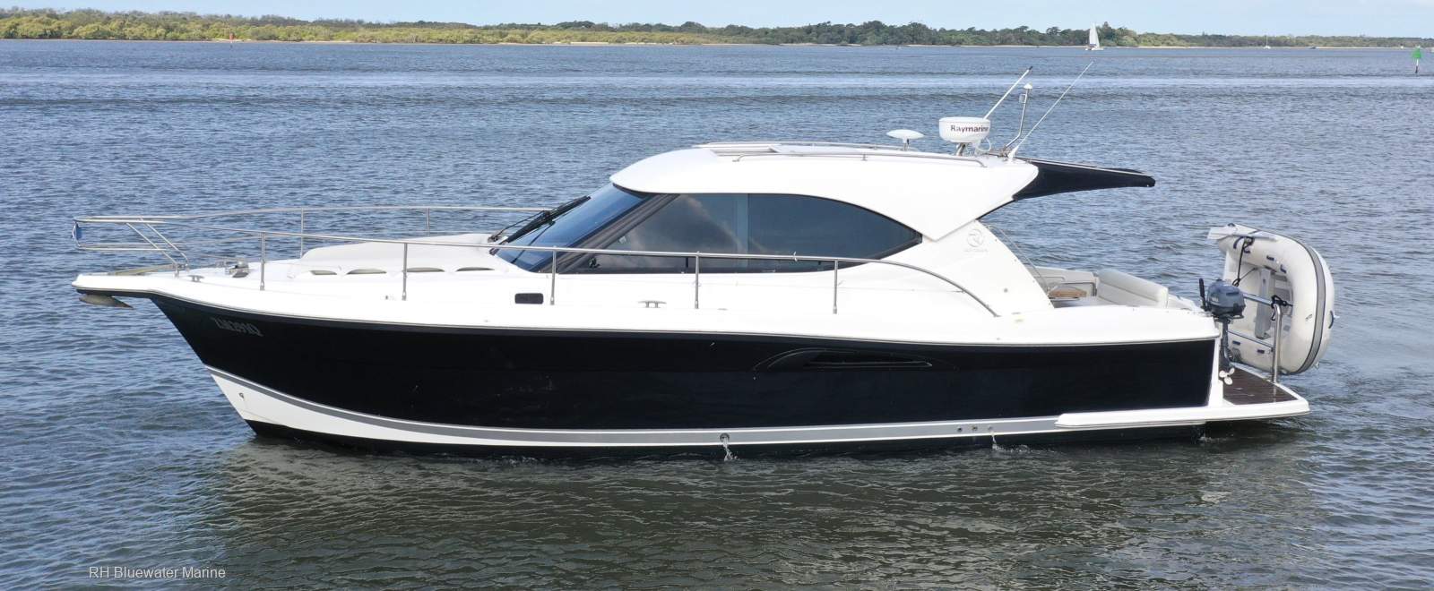 Riviera 3600 Sport Yacht