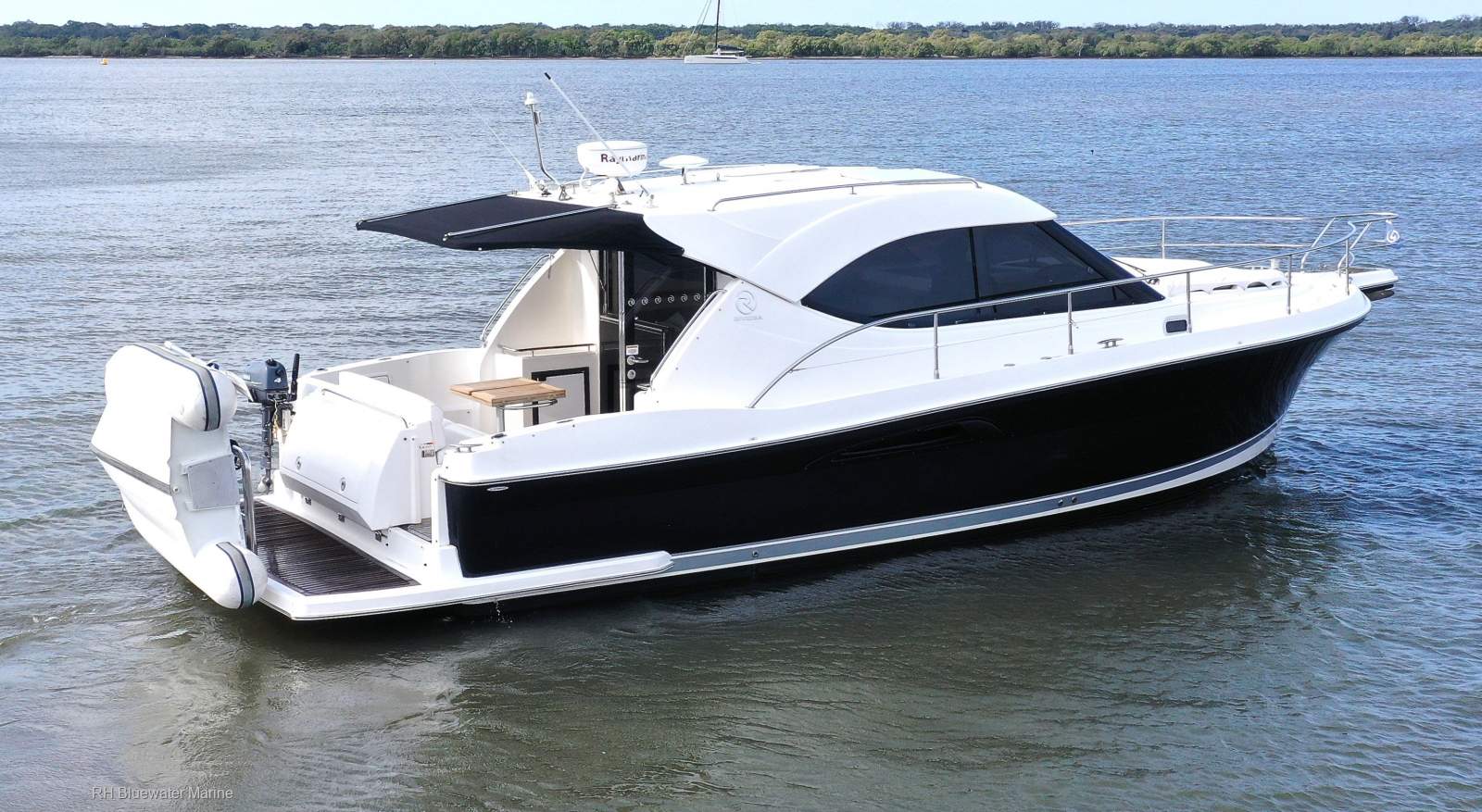 Riviera 3600 Sport Yacht