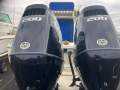 Bertram 25 Flybridge Twin Outboards