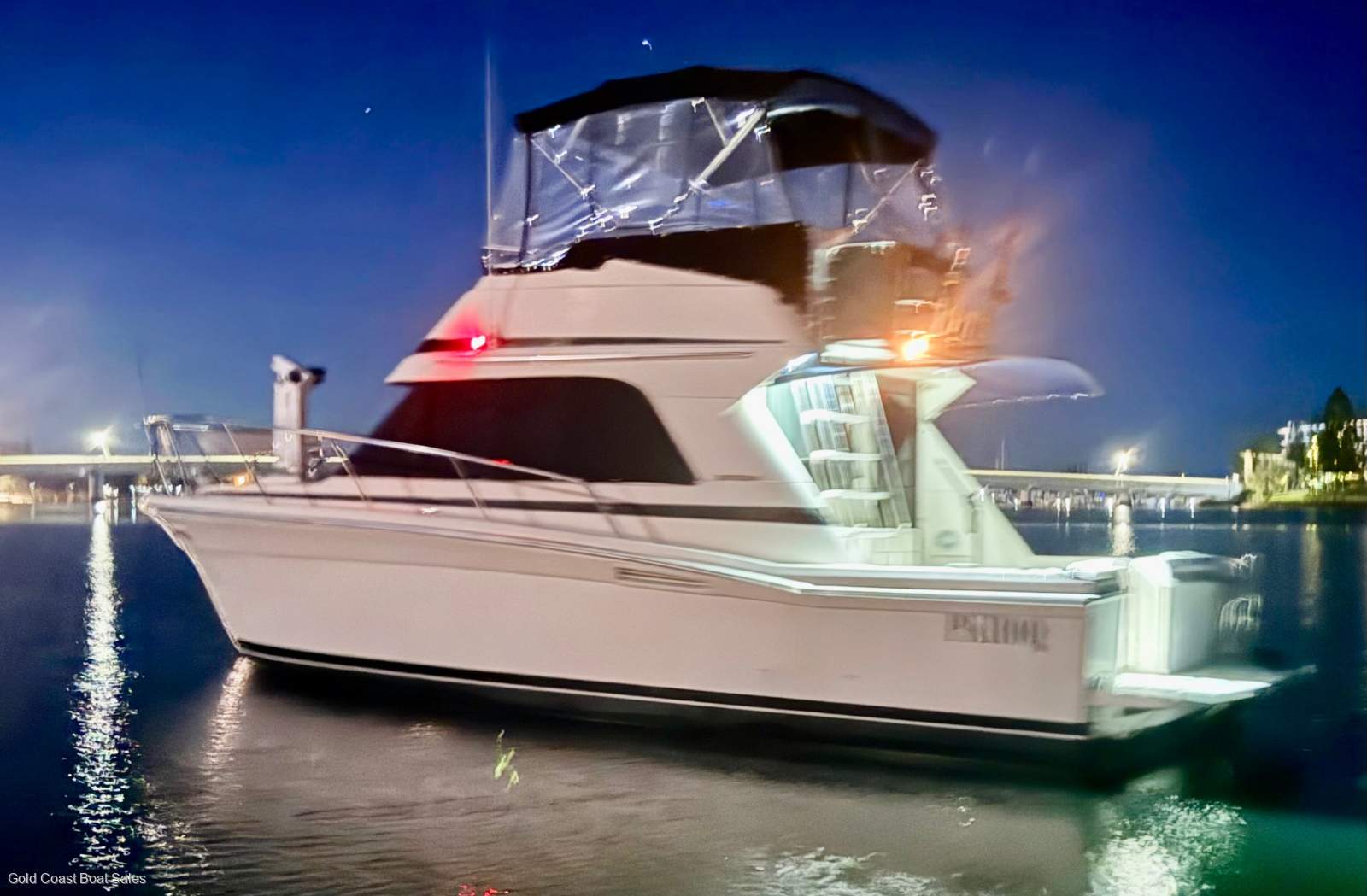 Riviera 3300 Flybridge- Click for more info...