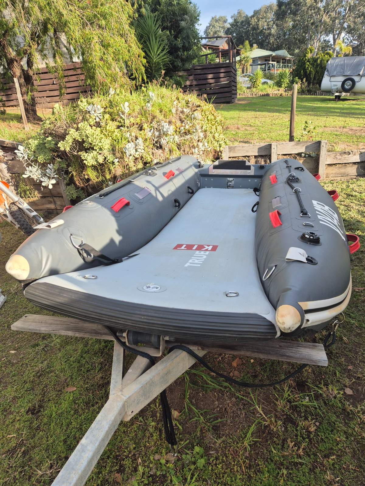 True Kit Discovery 3.3 RIB