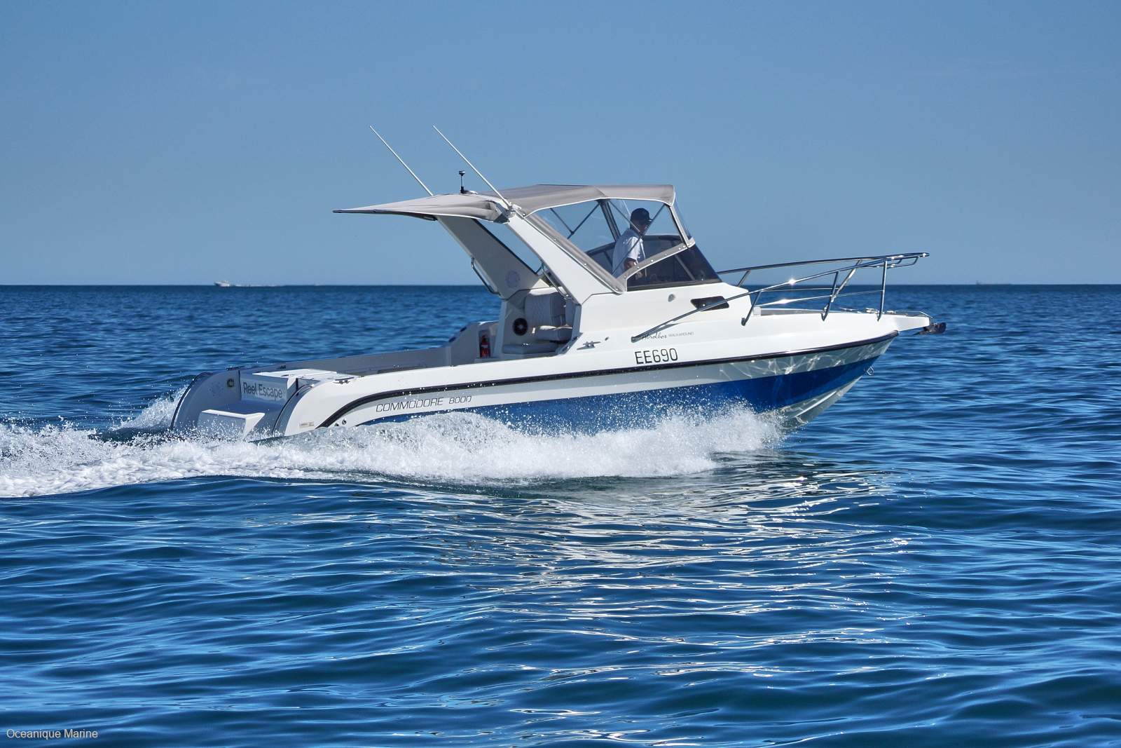 Commodore Abrolhos 8000 Excelllent condtion and low hours!!