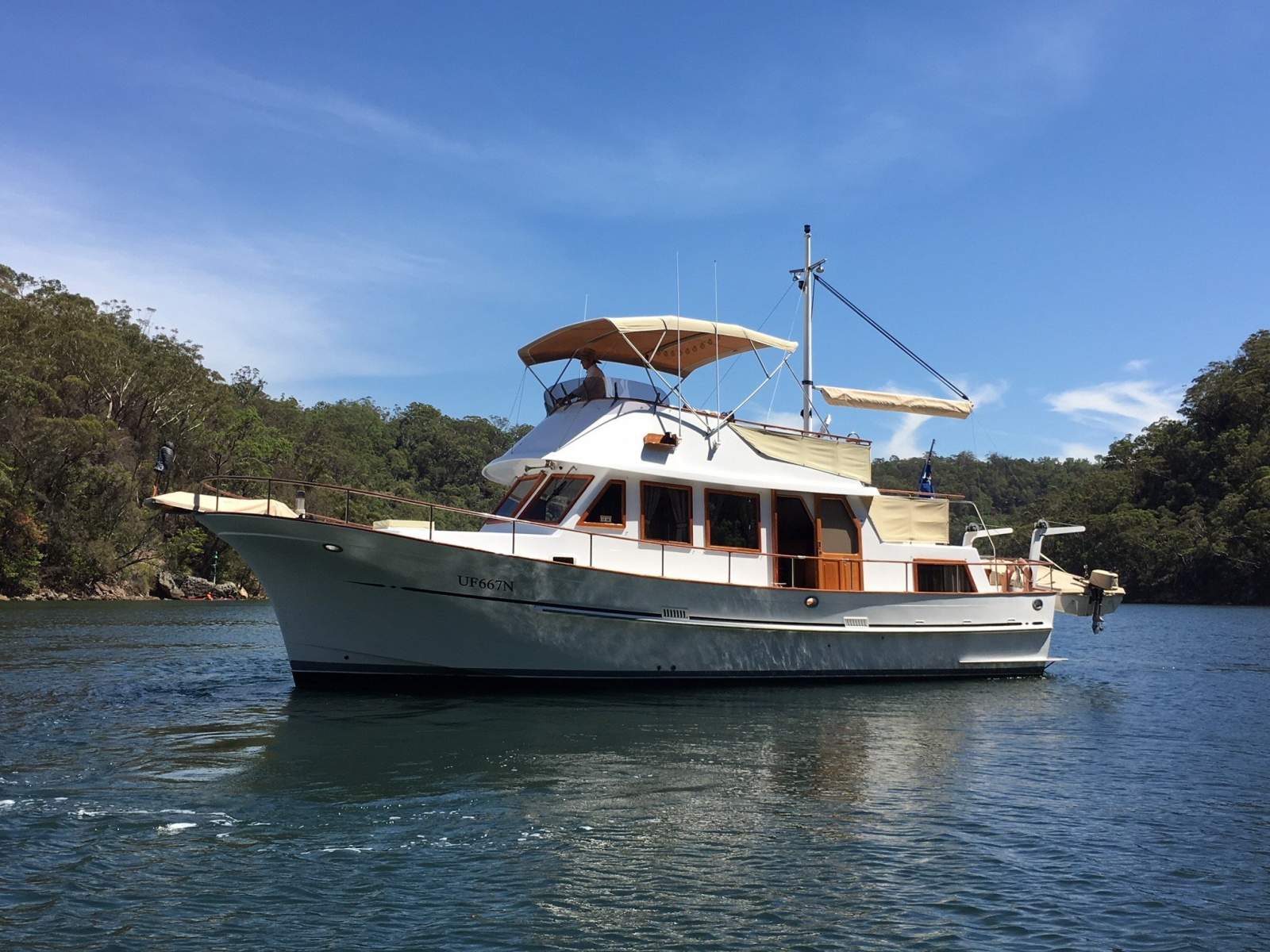 Lycrest 41 Flybridge Cruiser