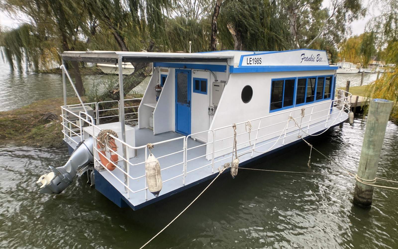 FRANKIE BEE" Beautifully kept River Wren Houseboat