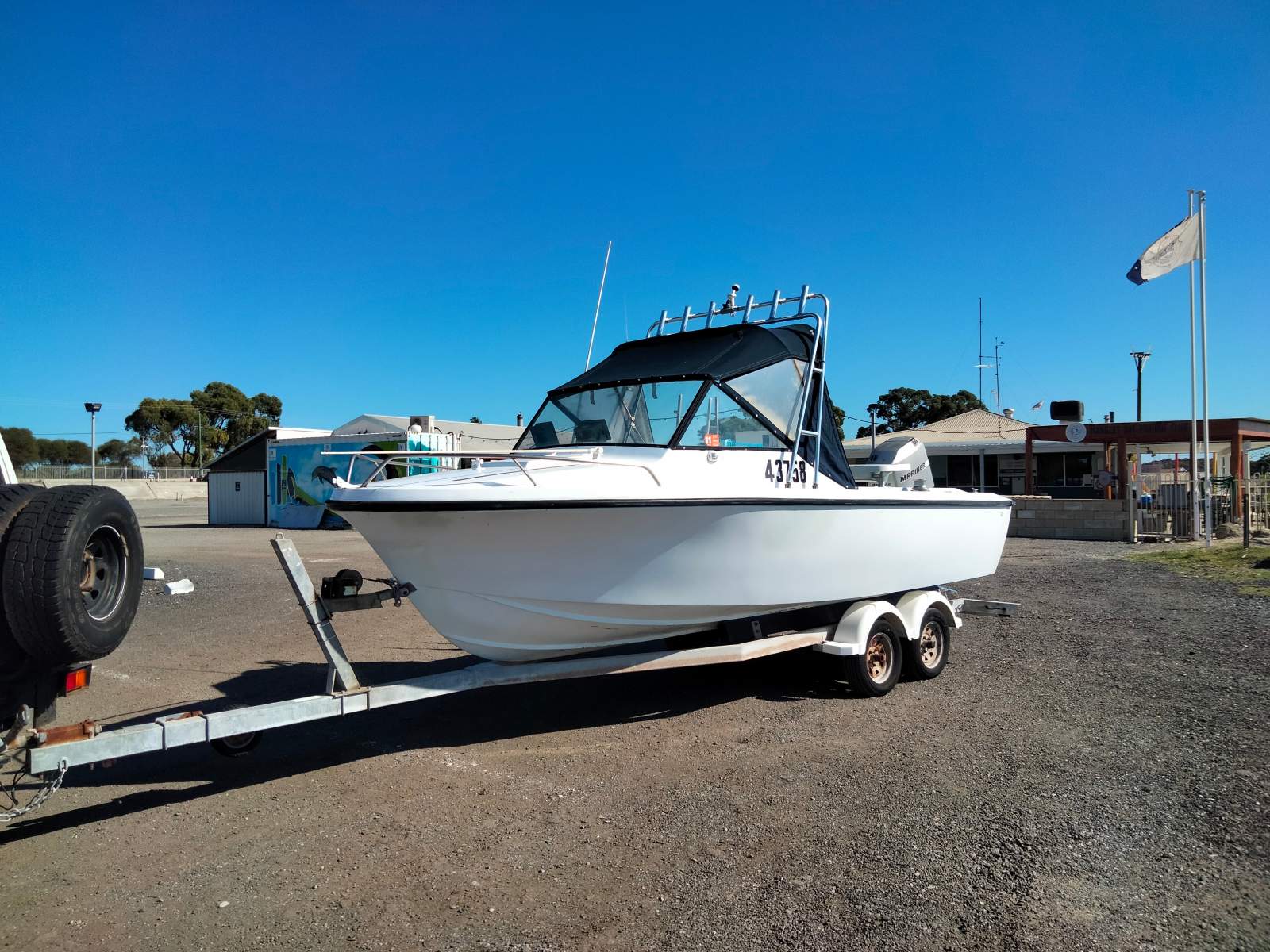 Derben 5.5 m half cabin