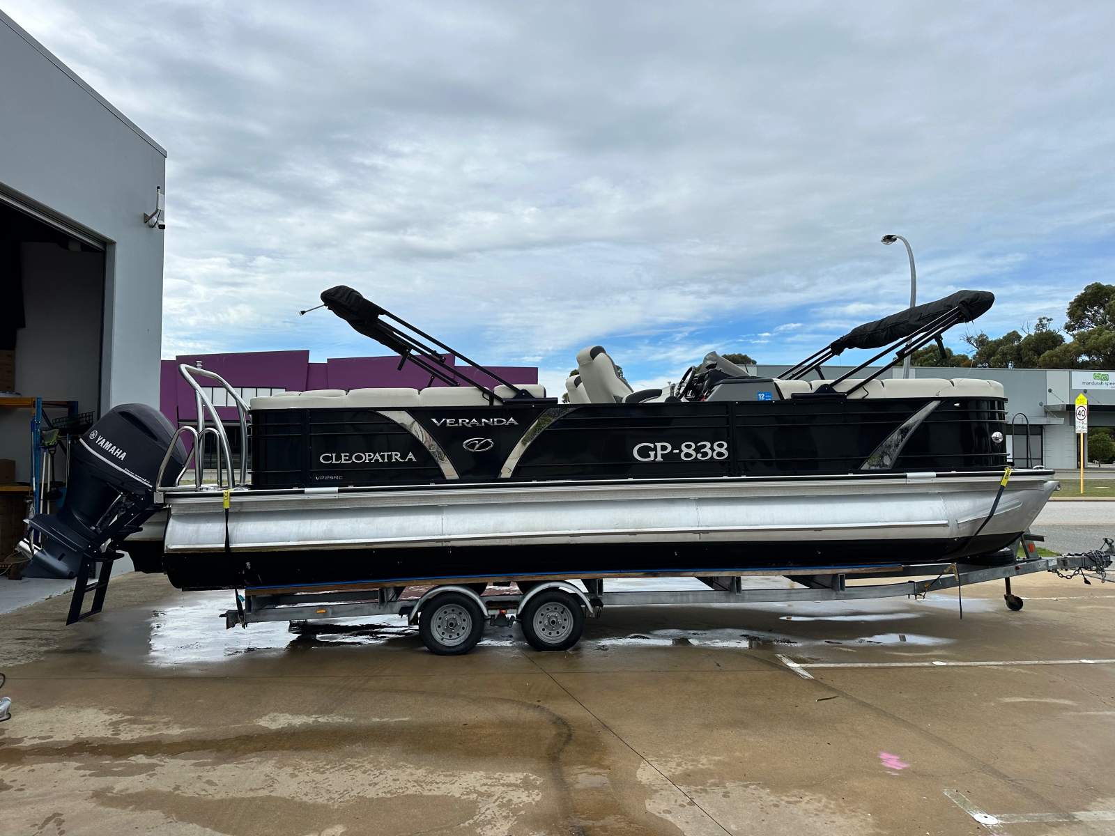 Veranda Pontoon Tritoon VP25RC w Yamaha 250HP OB