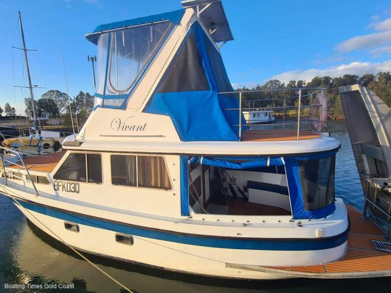 Cuddles 35 Resort Flybridge