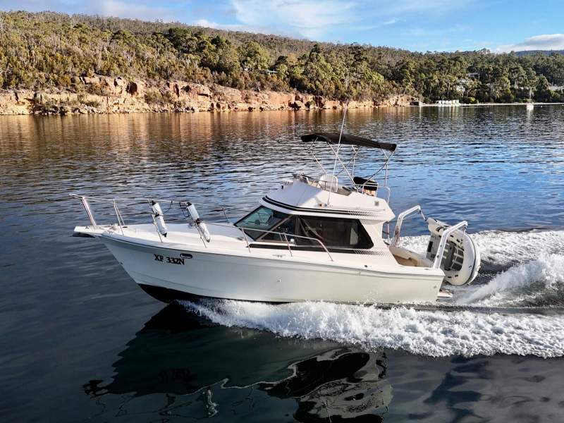 Mariner 28 Flybridge UPGRADED LOW HOURS ENGINE, EXCEPTIONAL CONDITION!