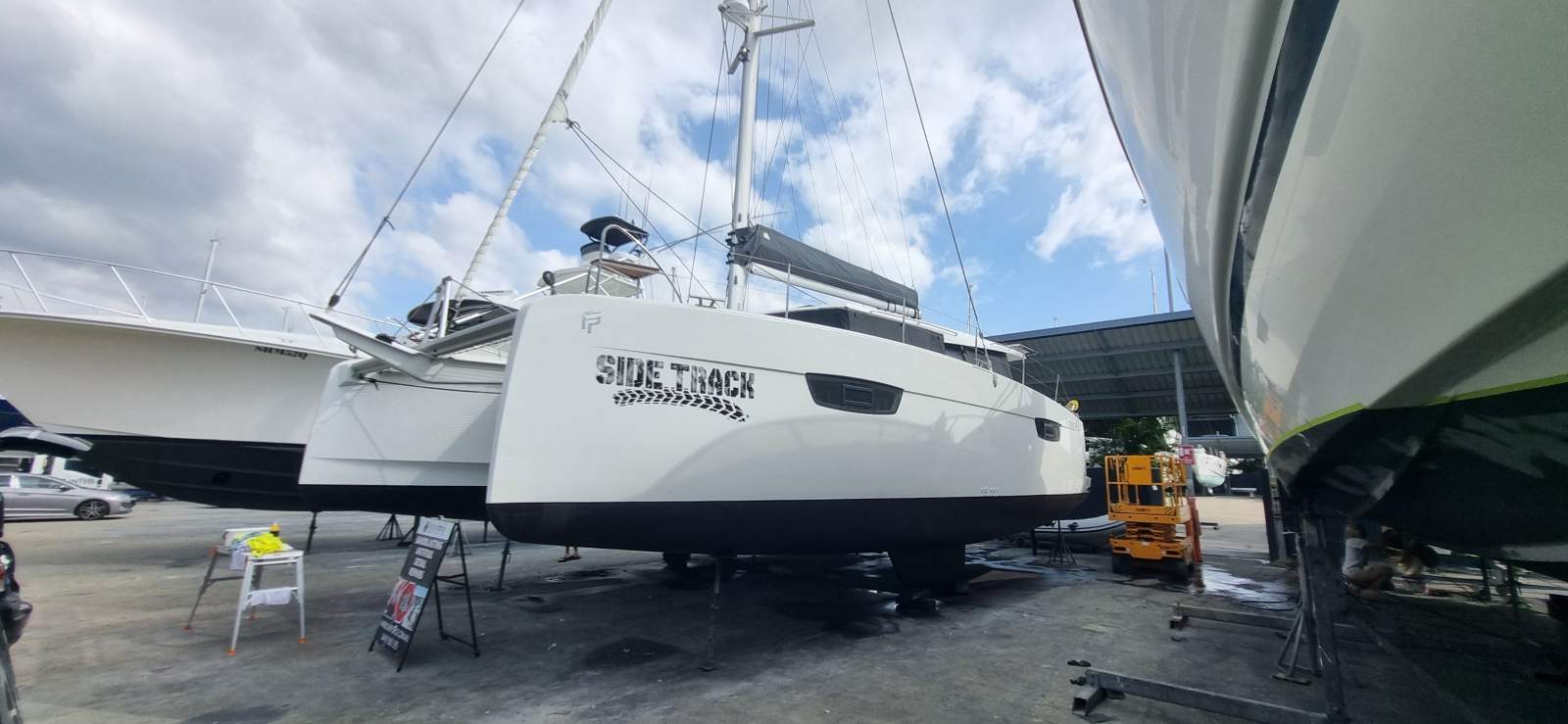 Fountaine Pajot Astrea 42 'SIDE TRACK'