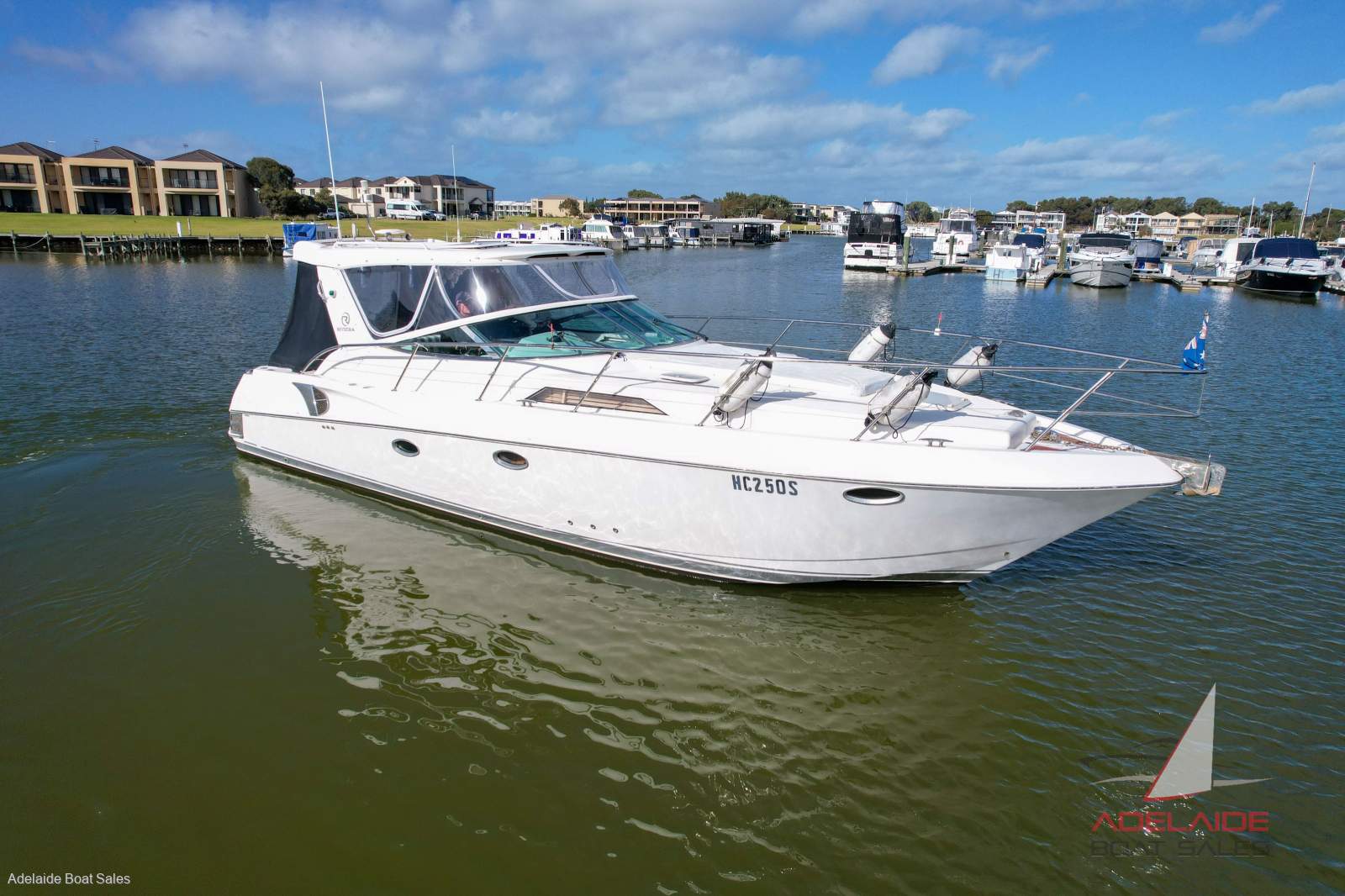 Riviera M360 Sportscruiser + closed cooling + bow thruster