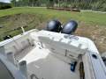 Robalo R242