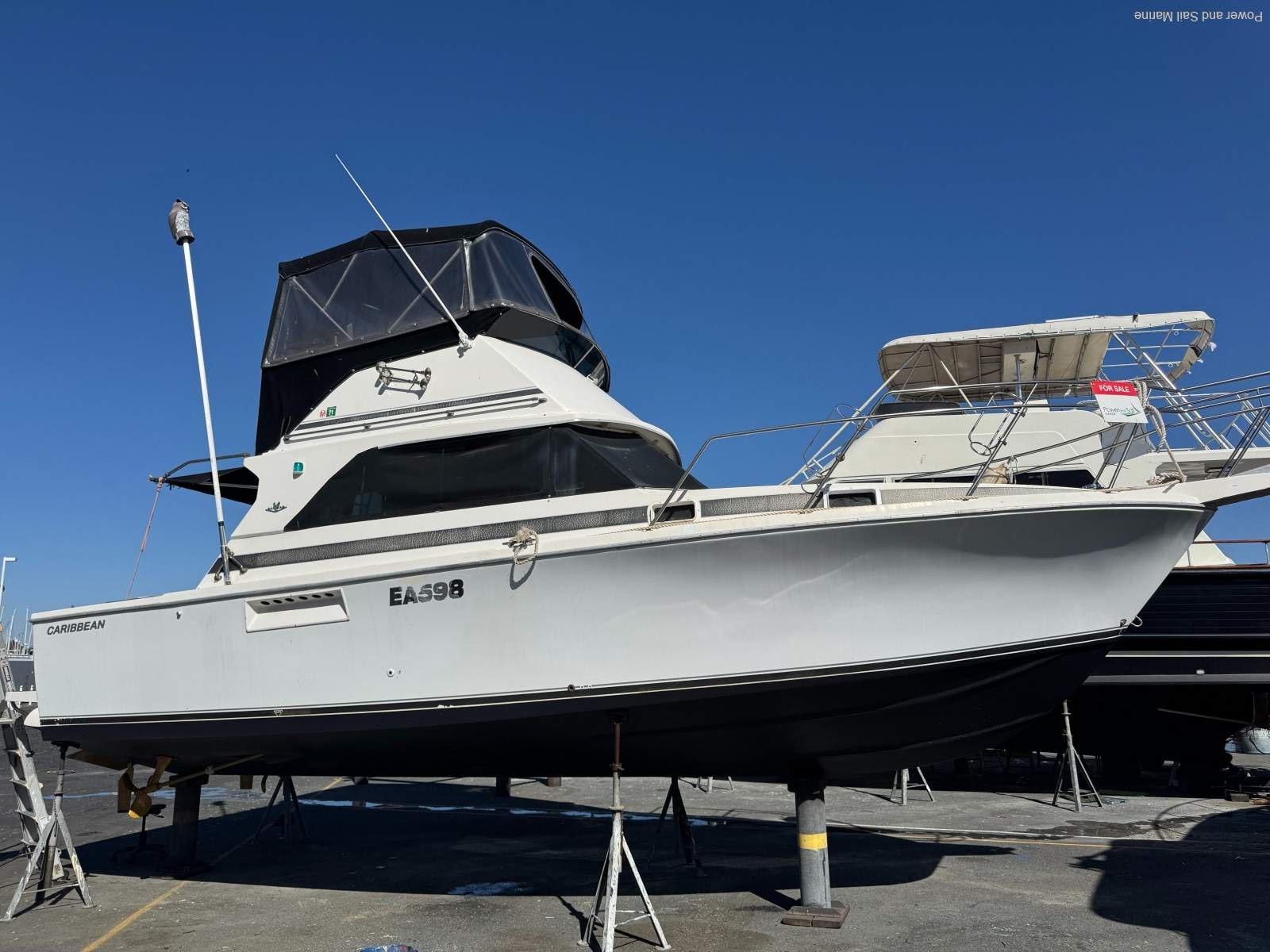 Bertram 31 Flybridge Cruiser