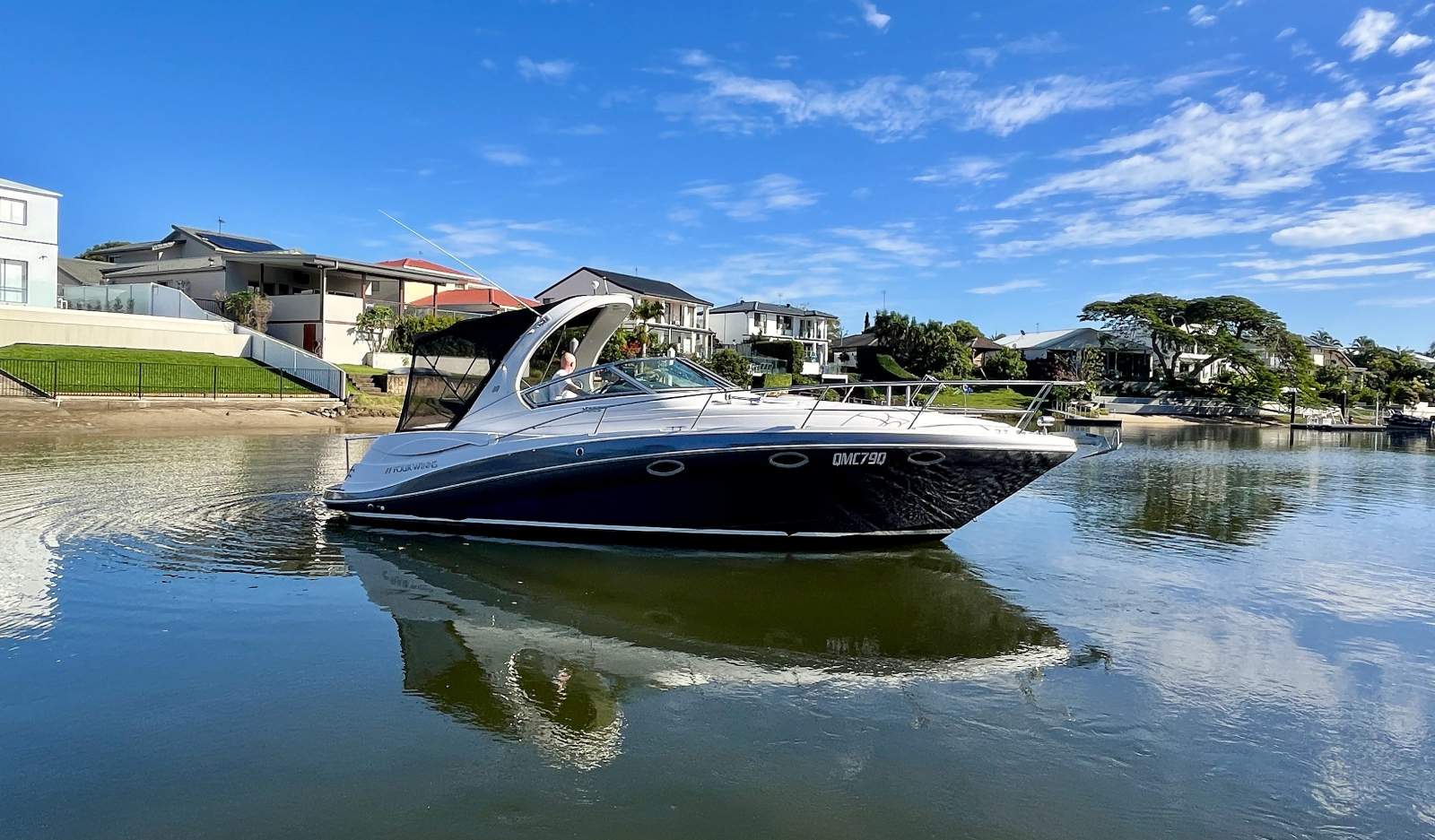 Four Winns V335