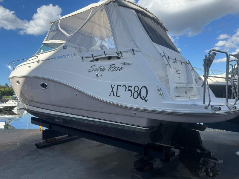 Rinker 280 Express Cruiser