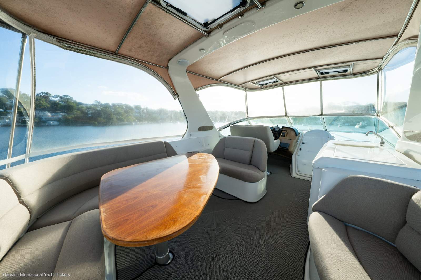 Carver 570 Pilothouse Cruiser