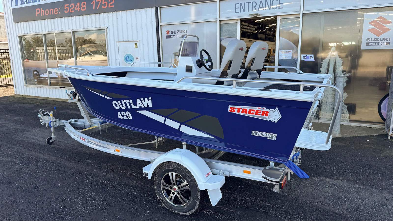 Stacer 429 Outlaw Side Console