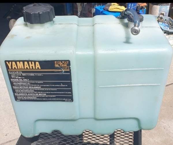 YAMAHA 2 STROKE OIL TANK WITH PUMP 10.5 LITRE CAPACITY