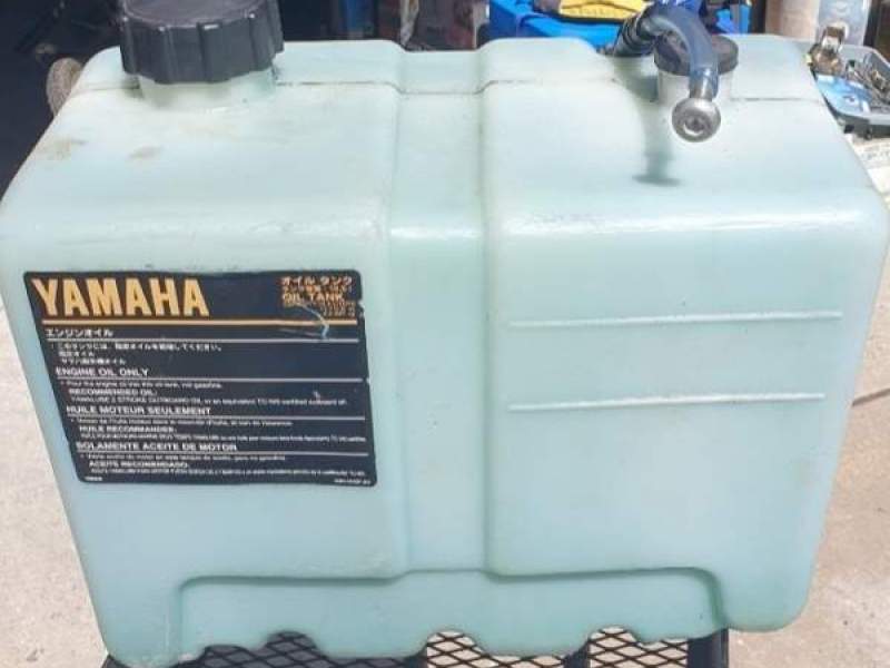 YAMAHA 2 STROKE OIL TANK WITH PUMP 10.5 LITRE CAPACITY