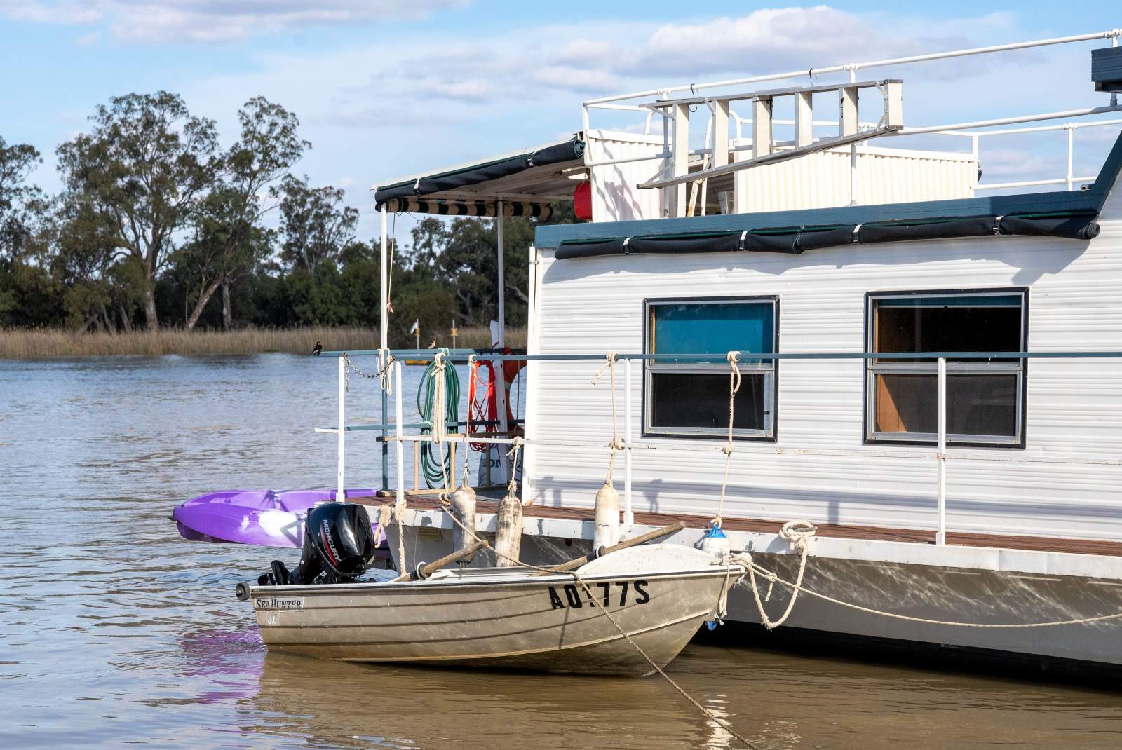 "ROCINANTE". River Cruiser Houseboat, Two Bedroom.