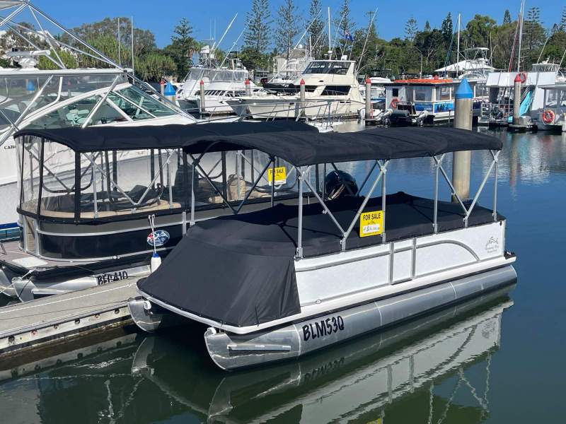 Runaway Bay Pontoon Boats 20 Twin Hull 20ft luxury Hampton Style