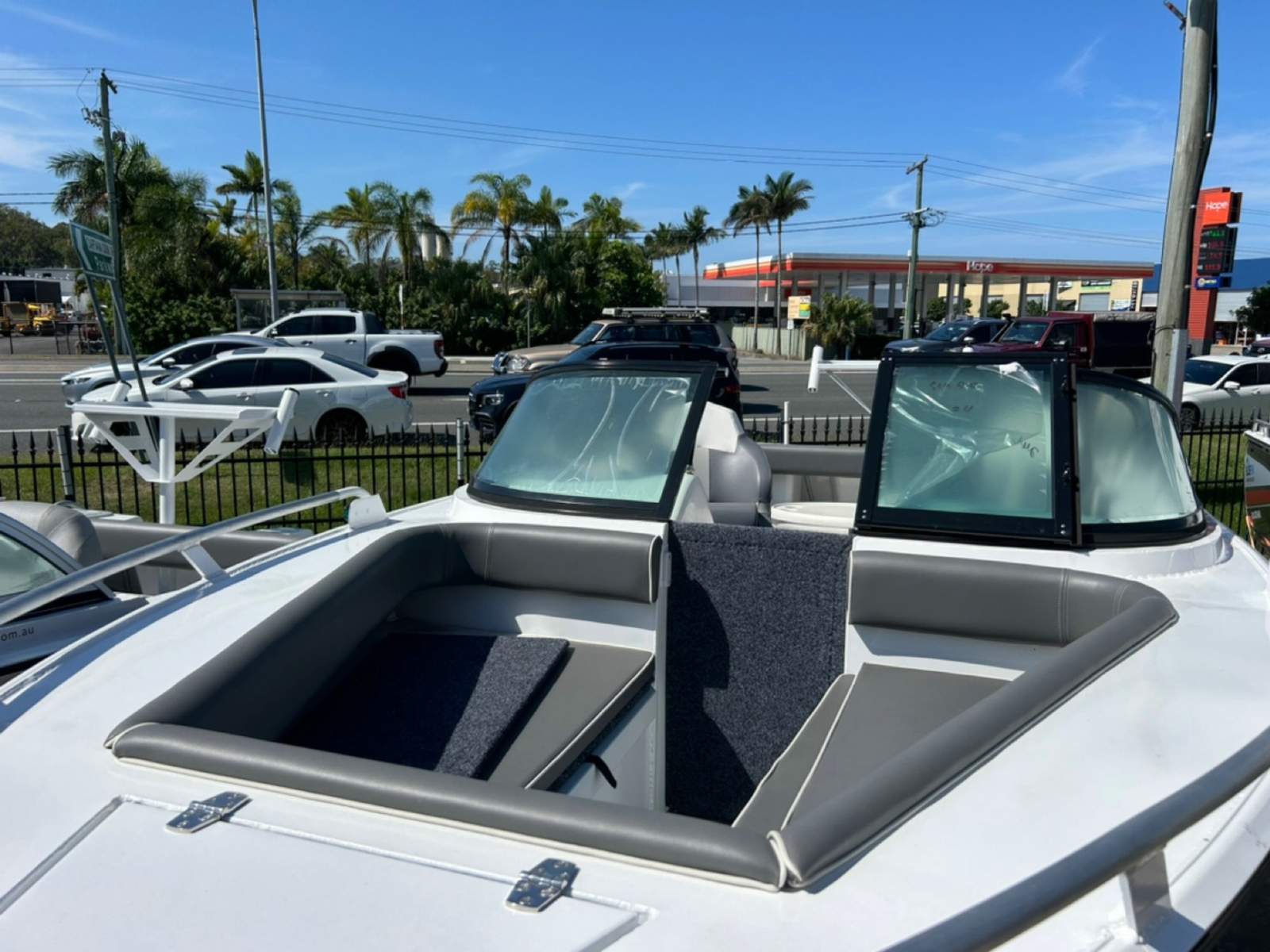 New Bluefin 5.80 Bowrider