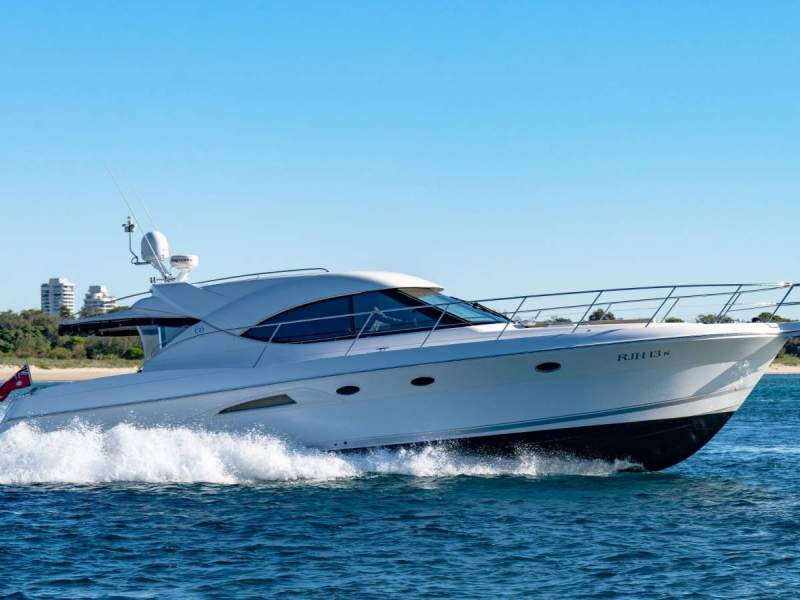 Riviera 5000 Sport Yacht