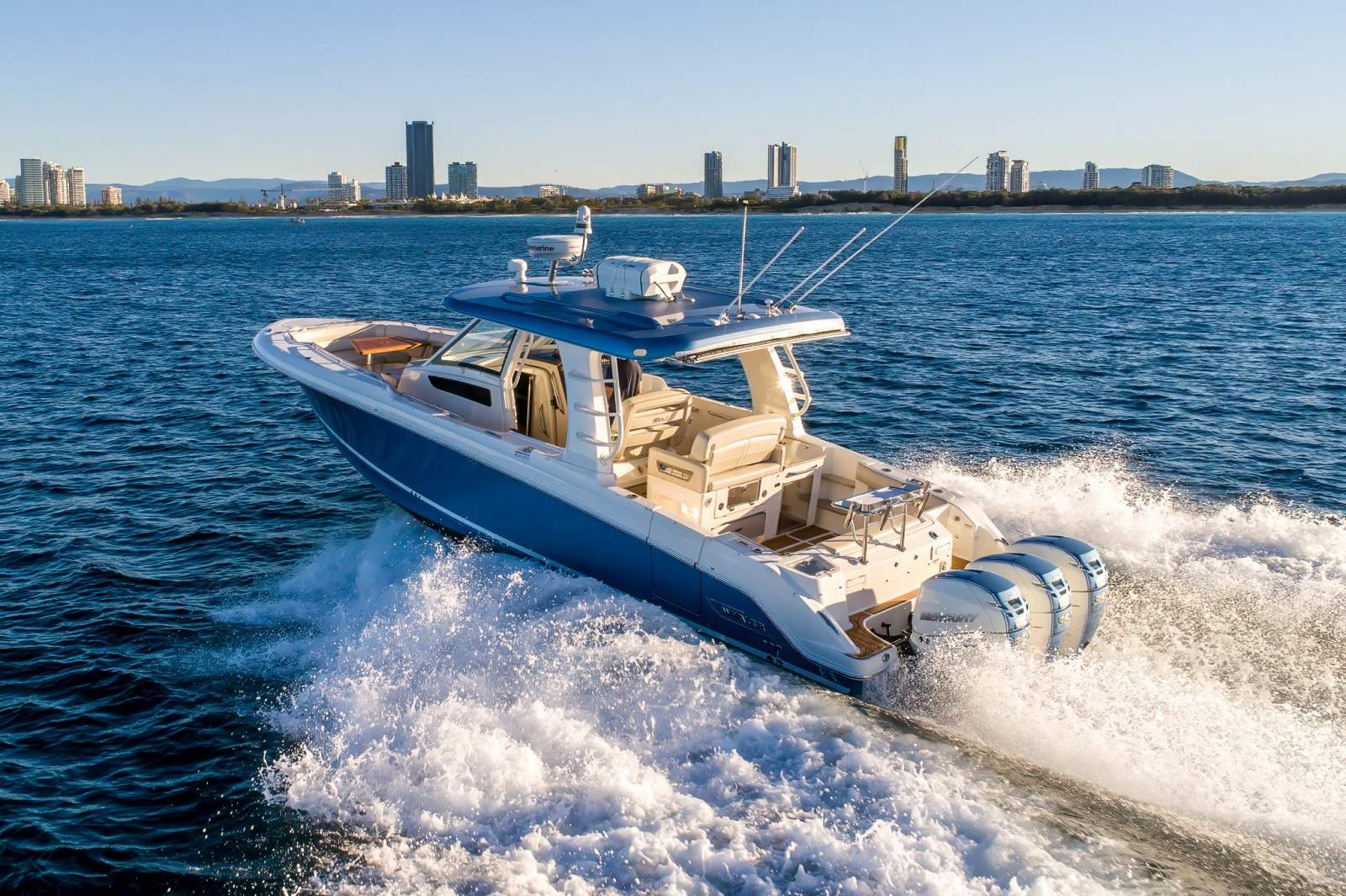 Boston Whaler 350 Realm