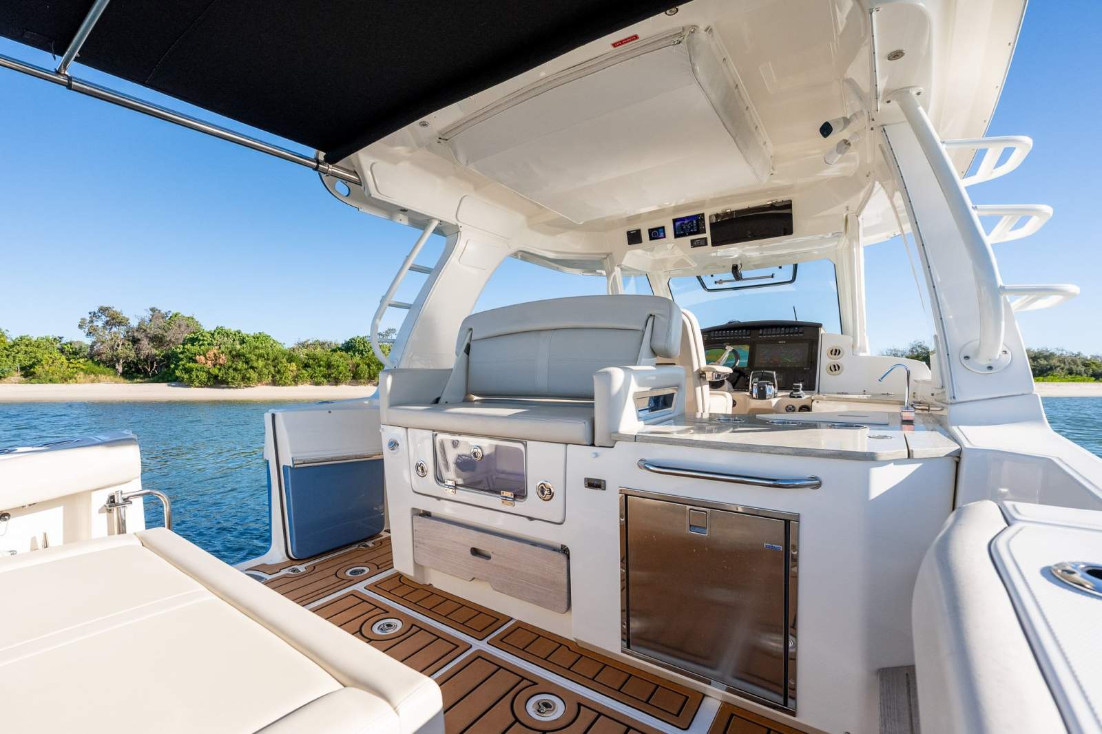 Boston Whaler 350 Realm