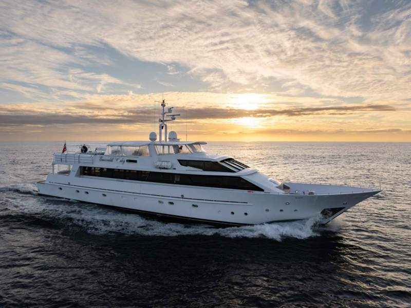 Lloyd 115 Motor Yacht