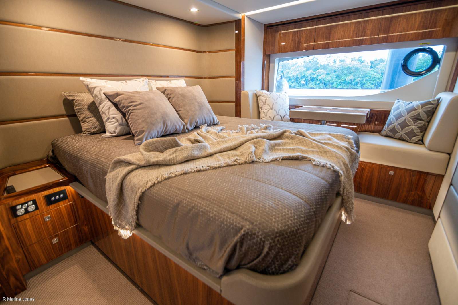 Riviera 64 Sports Motor Yacht