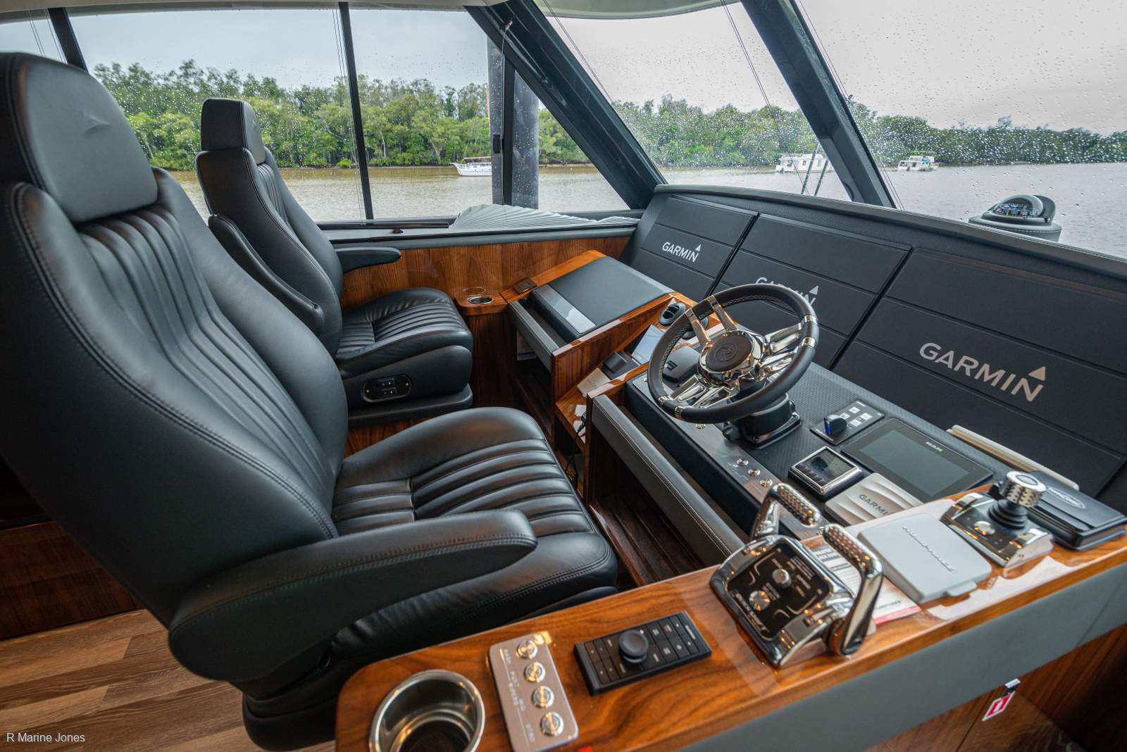 Riviera 64 Sports Motor Yacht