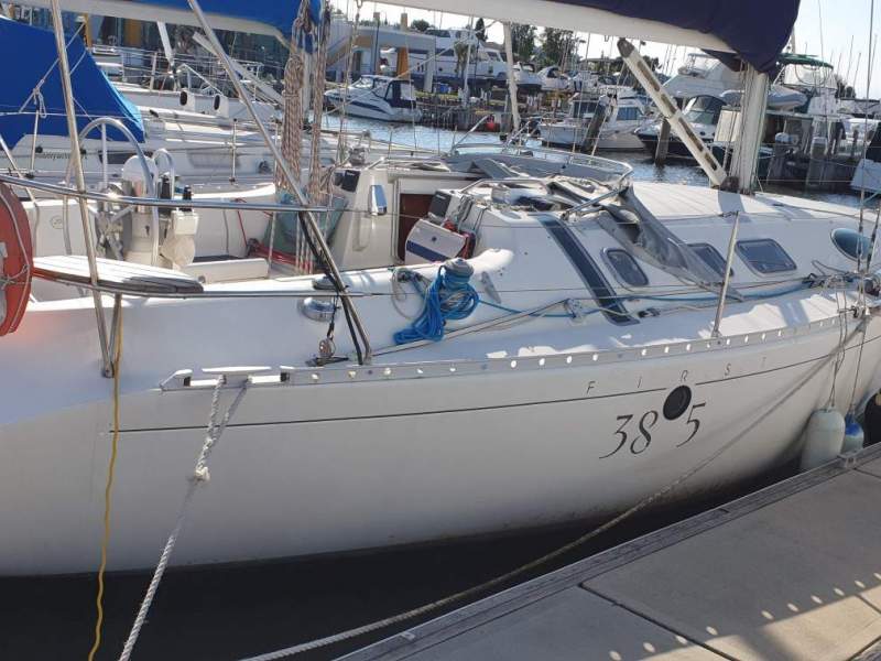 Beneteau 38S5 First