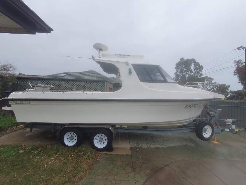 Clayton Marine Gallant 7.4 Inboard Volvo D4. Fully enclosed cabin
