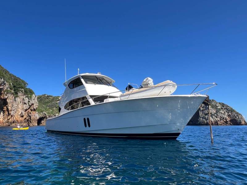 Maritimo M48 Series ll with hydraulic swim platform