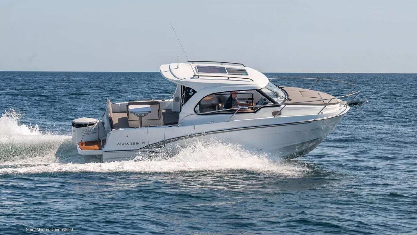 Beneteau Antares 8 Cruising