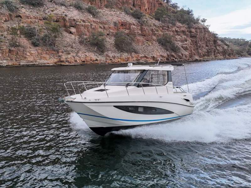 Arvor 855 Weekender EXCELLENT CONDITION, WELL MAINTAINED, LOW HOURS!
