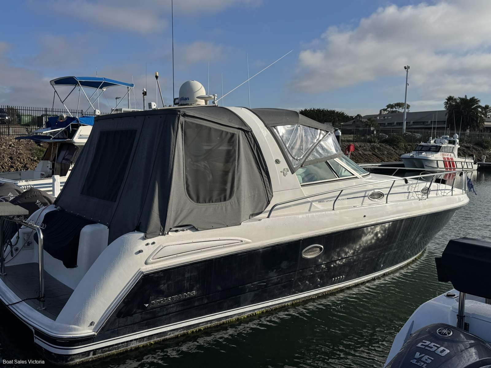 Mustang 3800 Sportscruiser Twin 6.2 Fresh Water Cooled