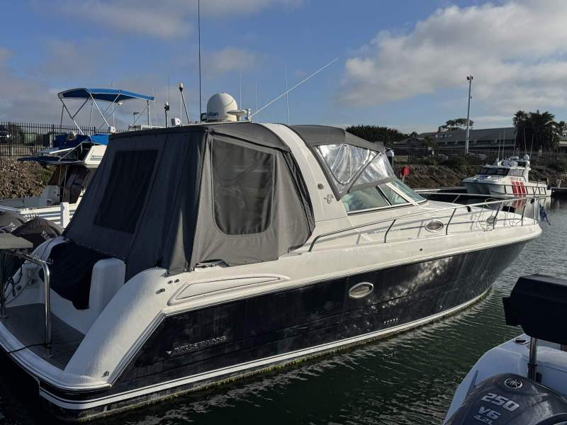 Mustang 3800 Sportscruiser Twin 6.2 Fresh Water Cooled