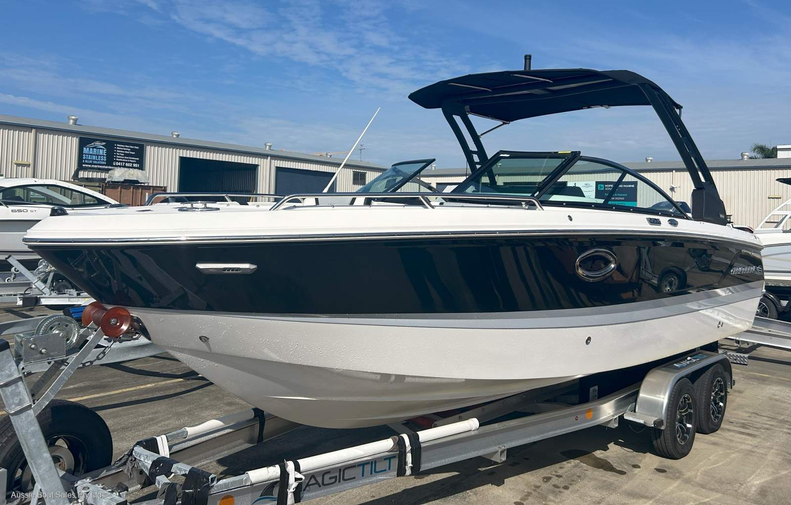 Chaparral 250 OSX Premium Outboard Bowrider