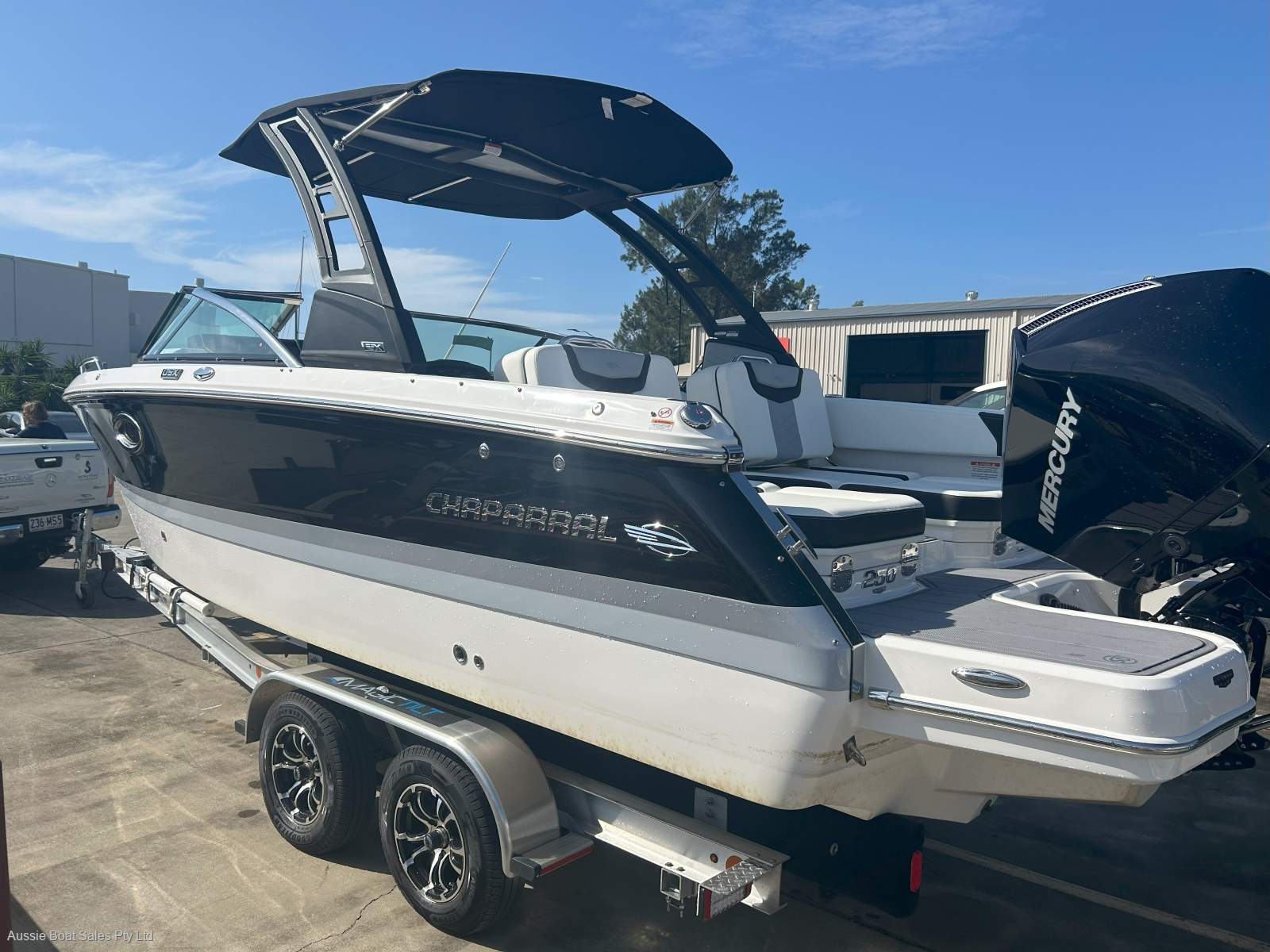 Chaparral 250 OSX Premium Outboard Bowrider