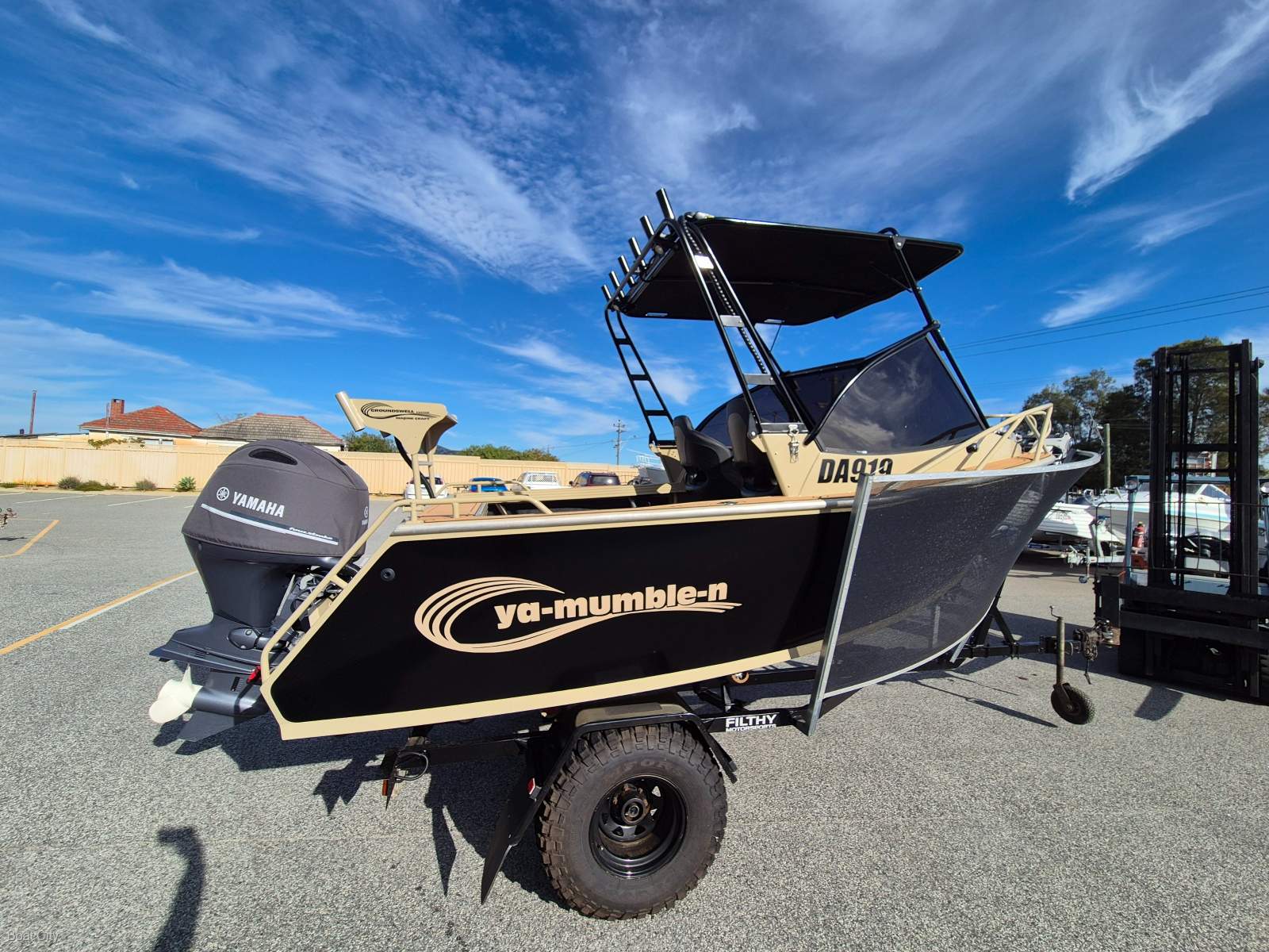 Groundswell 500 Sports Runabout