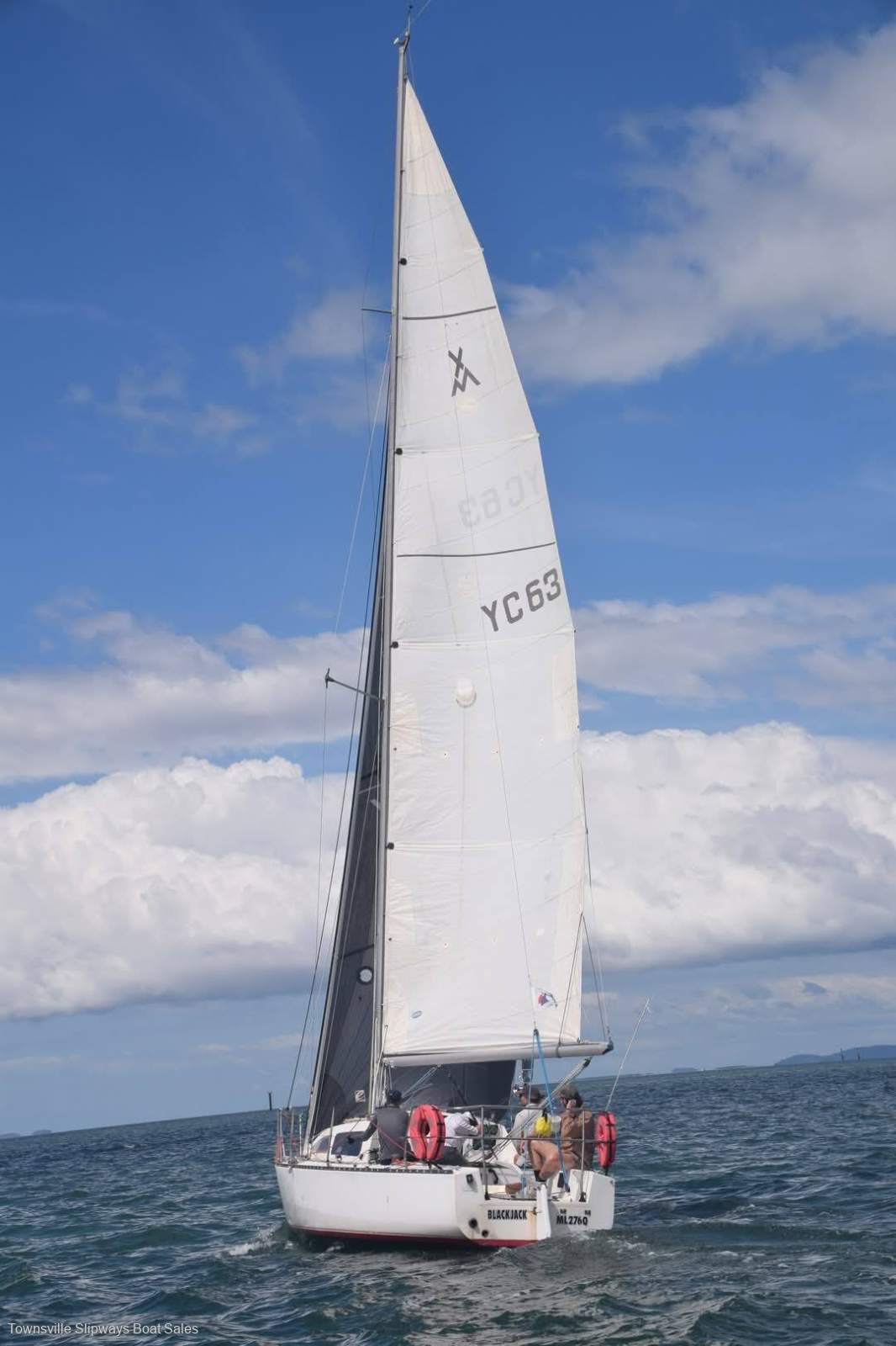 Adams 10 Cruiser