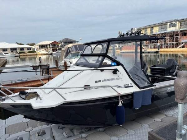 Bar Crusher 615C Cuddy Cabin Hard Top